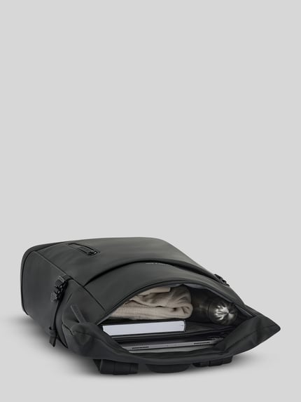 Kapten & Son Rucksack mit Flaschenhalterung innen Modell 'HELSINKI' Black 3