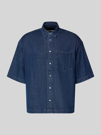 Produktfoto, Oversized Jeanshemd aus Baumwoll-Lyocell-Mix von Armedangels, denimlook, kentkraag, doorlopende knoopsluiting, borstzak, twill, materiaal: mix van katoen en lyocell