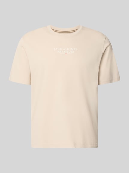Produktfoto, T-Shirt mit Label-Print und Rundhalsausschnitt von JACK & JONES aus bawełna, krój regular fit, nadruk z logo, okrągły dekolt
