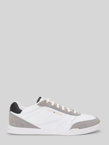 Produktfoto, Sneaker mit Logo Detail von Tommy Hilfiger, mehrfarbige Optik, zaokrąglony nosek buta, płaska podeszwa, aplikacja z logo, wiązanie