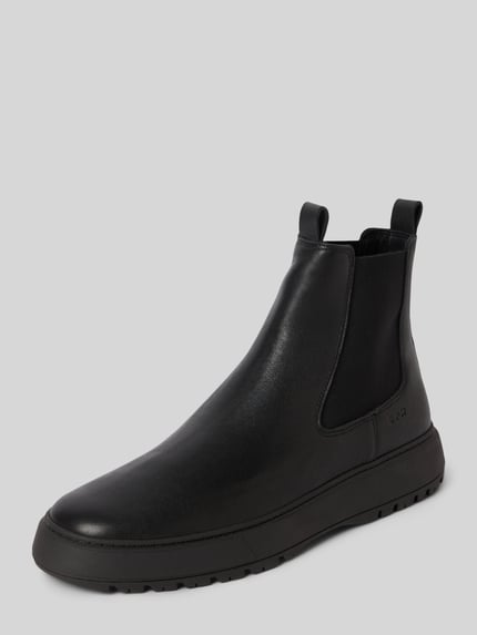 Produktfoto, Chelsea Boots aus Leder-Mix von Copenhagen, schwarz, abgerundete Passform, Zugschlaufen, profilierte Sohle, strukturierte Oberfläche, Absatzhöhe 4 cm, Schafthöhe 13 cm, Schaftweite 10 cm