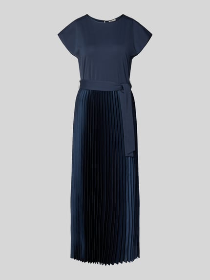 Regular Fit Freizeitkleid mit Plissee-Rock Modell 'GELA' Shop The Look MANNEQUINE