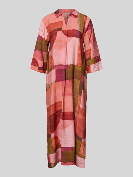 Produktfoto, Relaxed Fit Midikleid aus Viskose-Mix Modell 'Catania' von Soyaconcept, bunt gemustert mit Rosa-, Rot- und Olivtönen, Umlegekragen, Halbarm, V-Ausschnitt, Rückenlänge 130 cm, Brustweite 58 cm, Ärmellänge 41 cm, Damen Midikleid