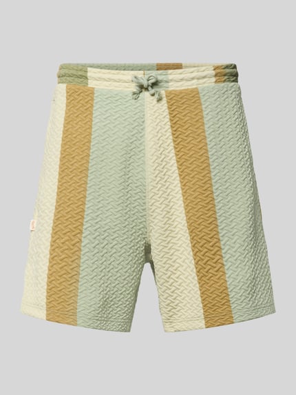 Produktfoto, Straight Fit Shorts mit Strukturmuster von BLKVIS, grüne und beige Streifen, Elastischer-Material-Mix mit Rayon-Anteil, Tunnelzug, Eingrifftaschen, Gesäßtasche, Bundweite 38 cm, Innenbeinlänge 17 cm