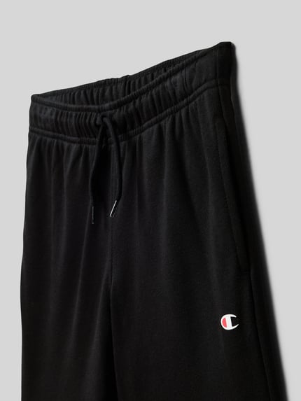 Produktfoto, Sweatshorts mit Logo und elastischem Bund von CHAMPION, Schwarz, Baumwoll-Mix, Relaxed Fit, sichtbare Struktur, Detailaufnahme.