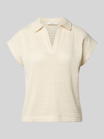 Produktfoto, cremefarbenes Strickshirt mit Polokragen und V-Ausschnitt, Modell 'Somona' von OPUS aus Baumwoll-Elasthan-Mix, Regular-Fit