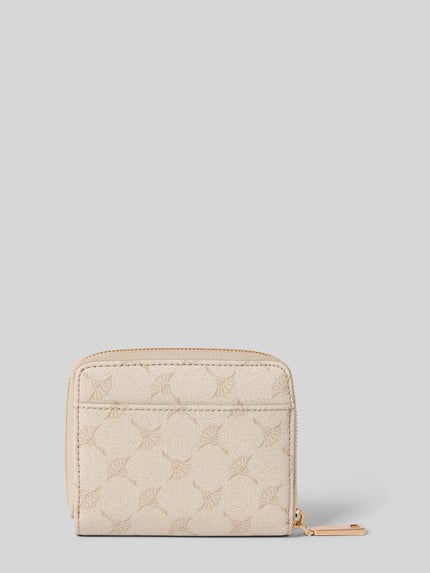 Productfoto, portemonnee met logo-applicatie model 'Mazzolino' van JOOP!, hoofdvak met ritssluiting, all-over logoprint, beige kleur, rechthoekige vorm, fijne textuur.