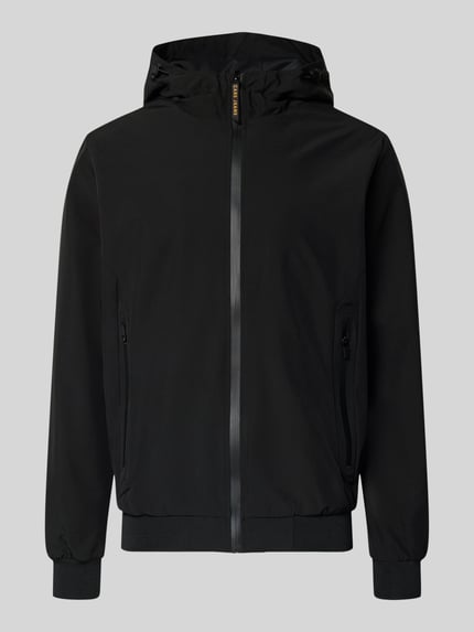 Produktfoto, schwarze Herren Jacke mit Kapuze, Reißverschluss, Reißverschlusstaschen, Material-Mix mit Stretch-Anteil, Modell 'MATTEO' von CARS JEANS, Regular Fit, glatte Struktur, sichtbare Nähte und elastische Bündchen.
