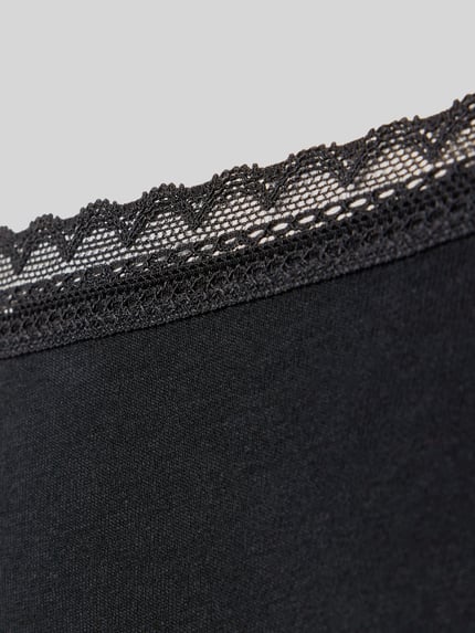 Productfoto, detailopname van slip uit set van 3 Slips im 3er-Pack mit Spitzenbund Modell 'Rio' van Schiesser, katoenmix met stretch, nauwsluitend model, kanten boord.