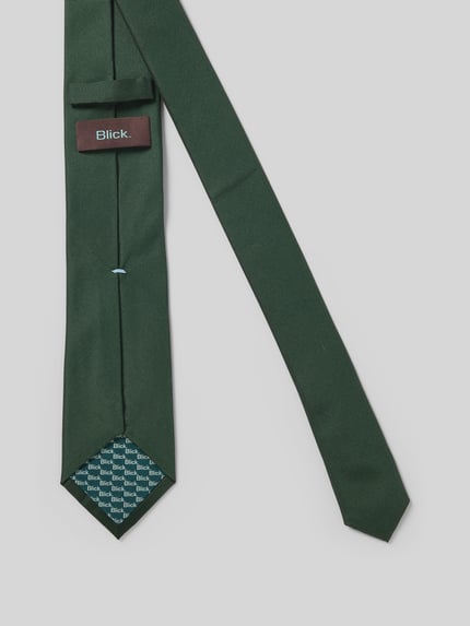 Produktfoto, Krawatte aus reiner Seide von Blick in klassischem grün mit Strukturmuster, Label-Detail und Teilungsnähten, herenaccessoire.