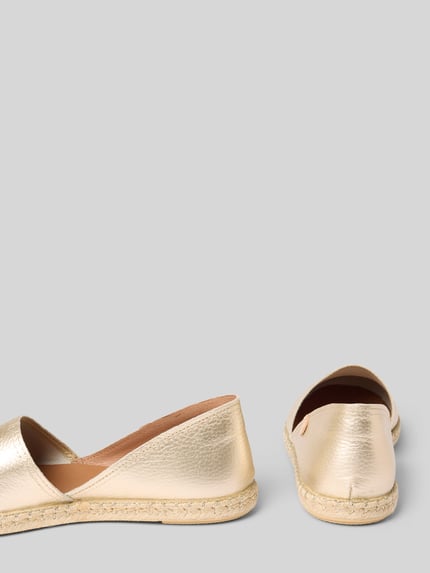 Productfoto, Espadrille im Metallic-Look Modell 'CARMEN' van Verbenas, echt leer, afgeronde neus, metallic textuur, beige-goud, maat 40, hakhoogte 2 cm, schachthoogte 6 cm, schachtwijdte 15 cm.
