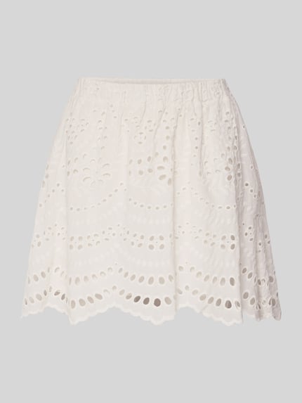 Produktfoto, Mini-Skort aus reiner Baumwolle Modell 'NALA-LALISA' von Only in effen kleuren mit ajourpatroon, licht uitlopend, minilengte, elastische boord und geschulpte zoom, materiaalverwerking: ajourwerk, puur katoen