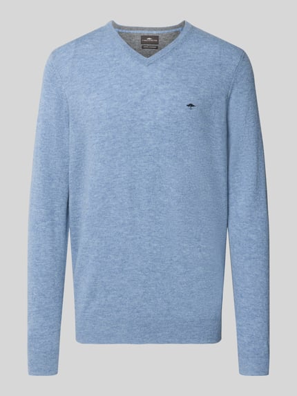 Produktfoto, Regular Fit Strickpullover aus Baumwoll-Mix mit Kaschmir-Anteil von Fynch-Hatton in Hellblau mit V-Ausschnitt, elastische Abschlüsse, Rückenlänge 67 cm, Ärmellänge 68 cm, feine und weiche Textur