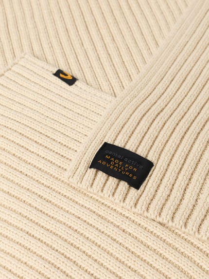 Produktfoto, Schal mit Kaschmir-Anteil von camel active aus Baumwoll-Kaschmir-Mix, rechteckige Form, Ripp-Optik, Label-Detail, cremefarben