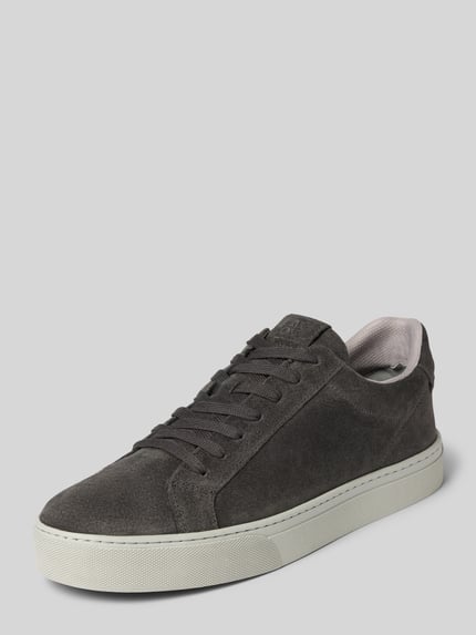 Produktfoto, Sneaker aus echtem Leder Modell 'AGAR 3' von Marc O'Polo, dunkelgraues Wildleder, weiße Sohle, strukturierte Oberfläche