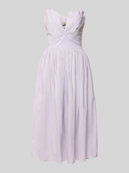 Produktfoto, Cocktailkleid im Off-Shoulder-Look von LACE & BEADS in zartem Flieder, reine Baumwolle, A-Linie, Midikleid, V-Ausschnitt, gelegte Falten, glatte Textur
