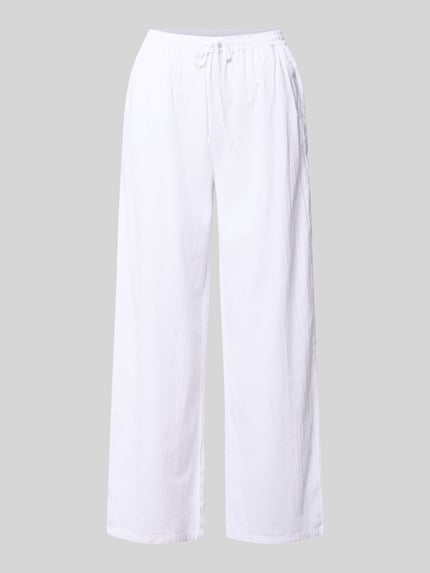 Produktfoto, weiße Stoffhose in Wide-Leg-Pants mit elastischem Bund und Tunnelzug, reine Baumwolle, Modell 'CISSIE' von Soyaconcept, verkürzte Passform, Bundweite 37 cm, Innenbeinlänge 73 cm, Damen