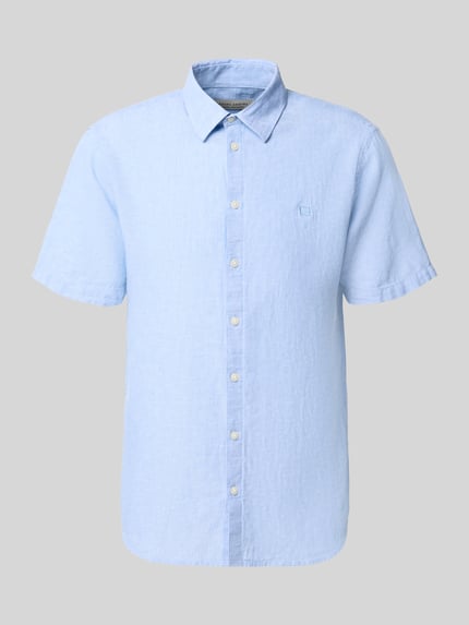 Produktfoto, hellblaues Slim Fit Freizeithemd aus Leinen-Baumwoll-Mix Modell 'AKSEL' von Casual Friday mit Kentkragen, Knopfleiste, Label-Stitching