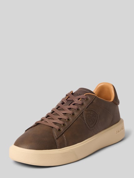 Produktfoto, Sneaker mit Logo-Detail Modell 'Buck' von Blauer USA, braunes Glattleder, abgerundete Passform, profilierte beiges Sohle, Kontext: Herren Sneaker, Logo-Detail, Absatzhöhe 4 cm, Schafthöhe 8 cm, Schaftweite 9 cm