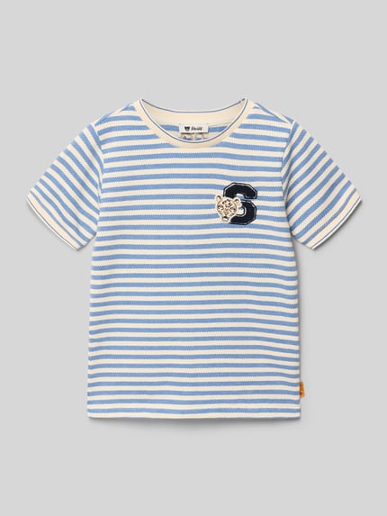 Produktfoto, Kinder T-Shirt mit Motiv-Stitching und Rundhalsausschnitt von Steiff aus Reine Baumwolle mit Gerader-Schnitt, Label-Detail, Rückenlänge 44 cm bei Größe 116, blau-weiß gestreifte Struktur