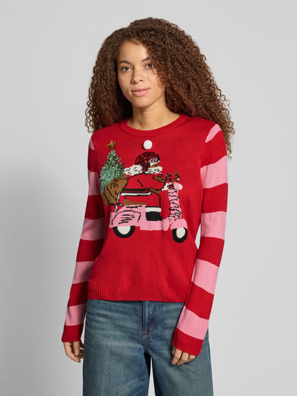 Frauenmodel trägt Rollkragenpullover mit weihnachtlichem Motiv-Print von ONLY, mehrfarbig, Motiv-Print, Strickoptik, Ganzkörperansicht von vorne.