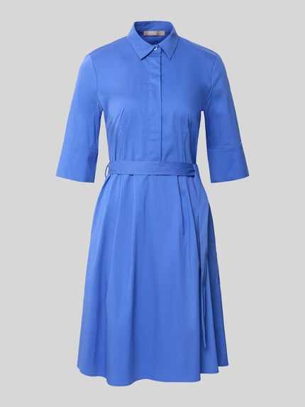 Produktfoto, Knielanges Hemdblusenkleid mit Bindegürtel von Christian Berg Woman Selection, niebieski, bawełniany miks ze stretchem, krój A-linii, długość do kolan, zakryta listwa guzikowa, pasek, długość tyłu w rozmiarze 36: 99 cm, szerokość w rozmiarze 36: 48 cm, długość rękawa w rozmiarze 36: 37 cm