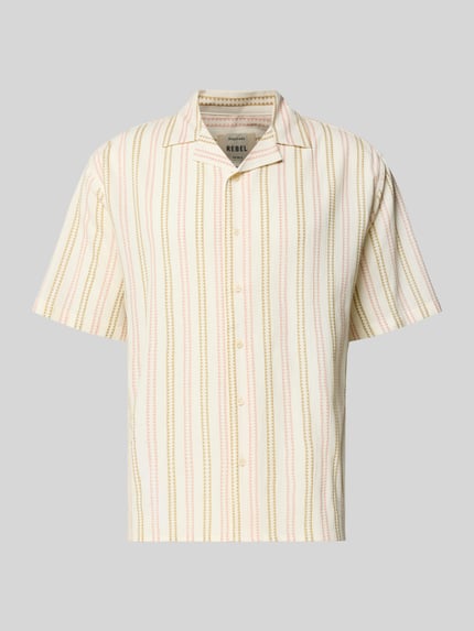 Produktfoto, Regular Fit Freizeithemd mit Reverskragen Modell 'HOWIE' von Redefined Rebel aus reiner Baumwolle, Allover-Look, beige mit roten und gelben Längsstreifen, sichtbares Label-Detail, glatte Textur