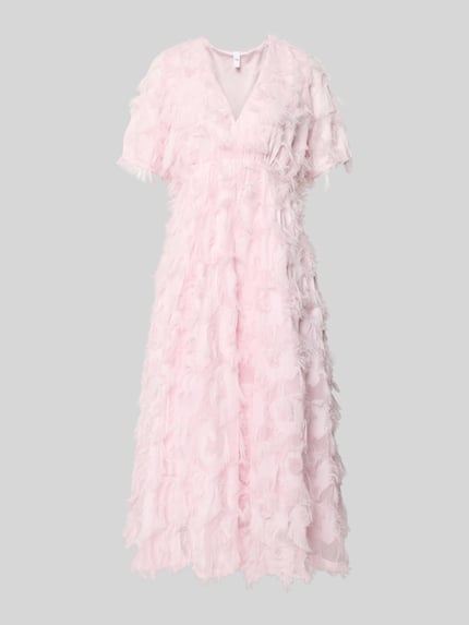 Produktfoto, Cocktailkleid mit Fransen Modell 'PAZYLLA' von YAS in zartem Rosa, A-Linie, Midikleid, V-Ausschnitt, strukturierte Textur, Damen, Rückenlänge bei Größe 36: 125 cm, Brustweite bei Größe 36: 43 cm, Ärmellänge bei Größe 36: 28 cm.
