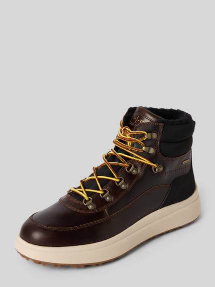 Productfoto, bruine leren Boots uit de GRANITO GRIP serie van Geox met afgeronde neus, vetersluiting, hakhoogte 5 cm, schachthoogte 12 cm, schachtwijdte 10 cm, gladde textuur, contrasterende zool.