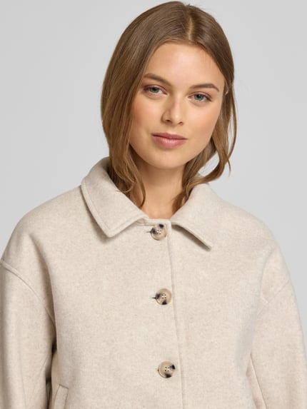 VILA Kurtka teddy o kroju regular fit z obszyciem ze sztucznego futra model 'Quinn' Beżowy 3
