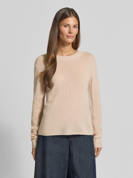 Vrouwenmodel draagt beige Regular fit pullover van kasjmier model 'Koppa' van JOOP!, Dames pullover, vooraanzicht bovenlichaam