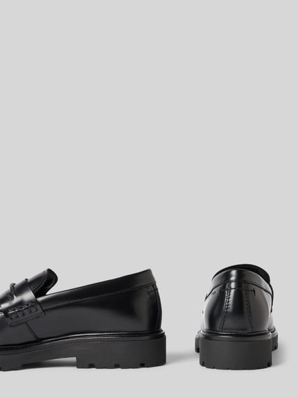 Produktfoto, czarne loafersy z gładkiej skóry bydlęcej model 'Phil' od Marc O'Polo, elegancka faktura, kontekst: męskie loafersy