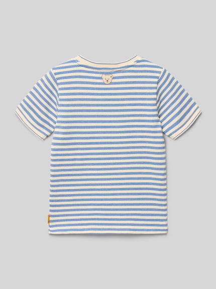 Produktfoto, T-Shirt mit Motiv-Stitching und Rundhalsausschnitt von Steiff, Kinder T-Shirt, Reine Baumwolle, Gerader-Schnitt, Rückenlänge 44 cm bei Größe 116, blaue und weiße Streifen, Label-Detail
