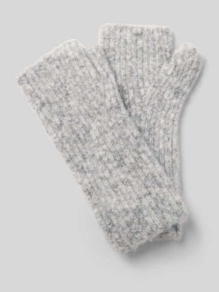 Produktfoto, hellgraue, gestrickte Handschuhe mit Woll-Anteil von Jake*s Casual, weiche Textur, neutrale Farbgebung