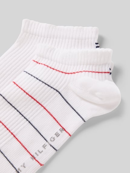 Produktfoto, Socken aus Baumwoll-Mix im 2er-Pack von Tommy Hilfiger in Weiß mit Streifen, Jersey Stretch, elastischer Bund, Logo-Print, unifarben und Allover-Muster