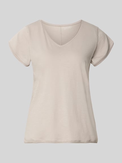 Produktfoto, T-Shirt mit V-Ausschnitt von Christian Berg Woman aus reiner Baumwolle in Beige, Regular Fit, Rollsaum, glatte Textur