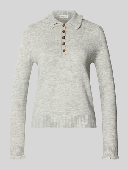 Produktfoto, Strickpullover mit Umlegekragen und Knopfleiste von Christian Berg Woman aus hellgrauem Material-Mix mit Woll-Anteil, Regular Fit