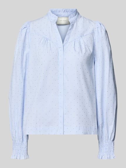 Produktfoto, Regular Fit Bluse mit V-Ausschnitt Modell 'Astrida' von Neo Noir in Hellblau mit feinen Streifen, Stehkragen, langärmelig, Baumwoll-Mix mit Stretch-Anteil