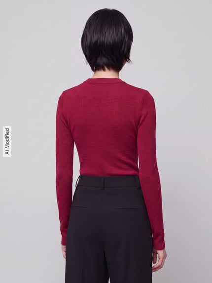 Vrouwenmodel draagt rode Slim Fit Pullover aus Woll-Mix mit Lyocell-Kaschmir-Anteil model 'Sallya' van HUGO, Dames Pullover, volledig silhouet achterkant, KI-modifiziertes Bild