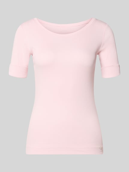 Produktfoto, T-Shirt mit Rundhalsausschnitt und Label-Detail von Marc Cain, damski t-shirt, mieszanka bawełny i elastanu, krój slim fit, okrągły dekolt, rękawy z zakładką, długość tyłu w rozmiarze 36: 55 cm, jasnoróżowy, gładka faktura
