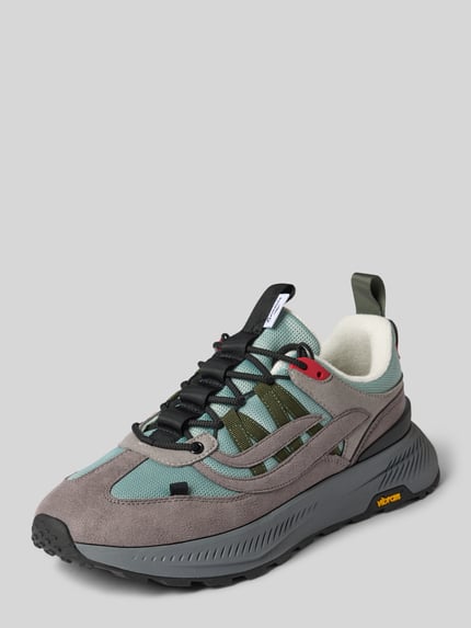 Produktfoto, Sneaker mit Label-Detail Modell 'Machu 2.0' von Genesis in Grau und Grün, abgerundete Form, profilierte Sohle, Schnürverschluss, Absatzhöhe 4 cm, Schafthöhe 8 cm, Schaftweite 10 cm