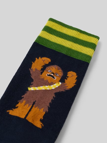 Produktfoto, Socken aus elastischem Baumwoll-Mix Modell 'Star Wars Chewie' von HAPPY SOCKS, navyblau mit buntem Allover-Muster und Label-Detail.