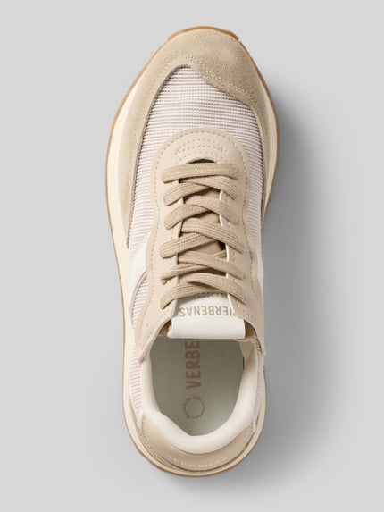 Produktfoto, Sneaker mit Label-Details Modell 'CLODETTE DINAN' von Verbenas in Beige mit abgerundeter Form, Schnürung, profilierter Sohle, Absatzhöhe 3 cm, Schafthöhe 9 cm, Schaftweite 9 cm, strukturierte Textil- und Veloursleder-Optik