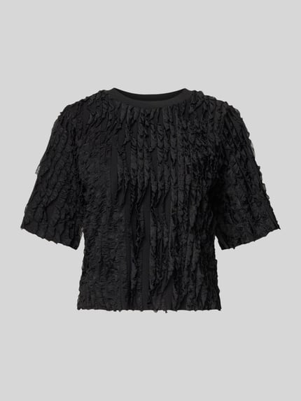 Produktfoto, T-Shirt mit Rüschenbesatz von Jake*s Collection, Damen T-Shirt im Material-Mix mit Stretch-Anteil, gerader Schnitt, halbärmelig, Rundhalsausschnitt, Farbe Schwarz, strukturierte Textur, Rückenlänge bei Größe S 50 cm.