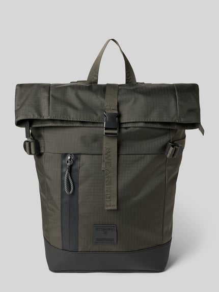 Produktfoto, Rucksack im Roll Top Design Modell 'EDDIE' von Strellson in Oliv mit Struktur, Label Patch, Reißverschluss, Schnalle, Hauptfach, Laptopfach, aus recyceltem Material, Optik: Unifarben.