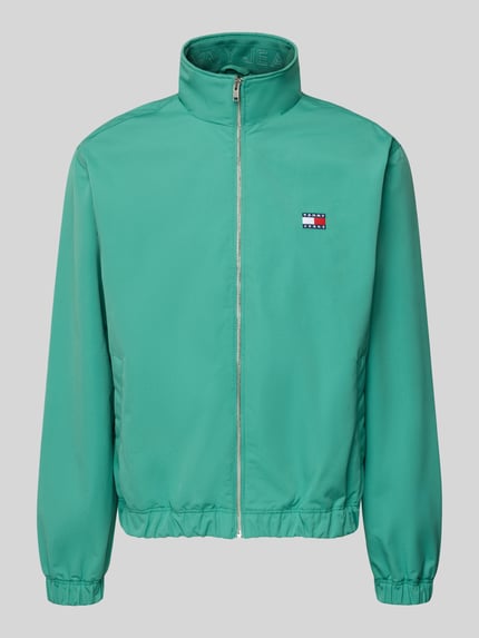 Produktfoto, Regular Fit Blouson van Tommy Jeans in look: effen groen met opstaande kraag, verdekte ritssluiting, labelpatch, elastische rompzoom en mouwboord, zij-steekzakken, Heren
