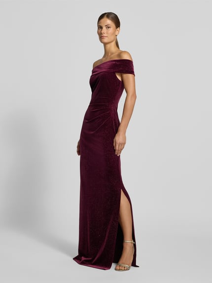 Christian Berg Cocktail Maxikleid aus Samt im Off-Shoulder-Look Aubergine 1