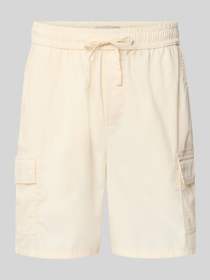 Produktfoto, Regular Fit Cargoshorts mit Baumwoll-Anteil von Only & Sons in heller Unifarbe, elastischer Bund, Cargotaschen, Popeline-Textur.