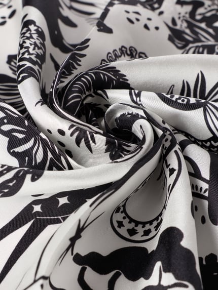 Productfoto, sjaal van zuiver zijde, vierkant model, all-over print, model 'JUNGLE' van Codello, dames, glanzend oppervlak, zwart-wit textuur
