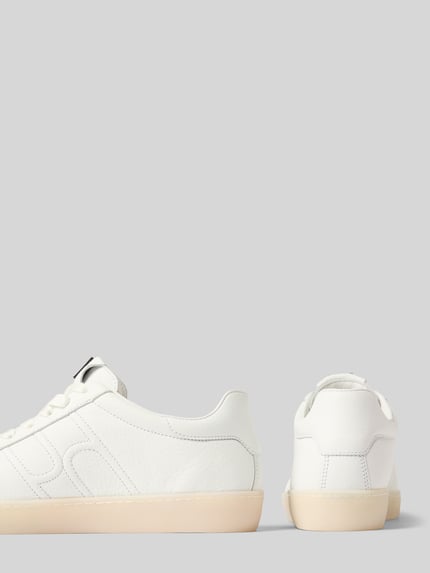 Productfoto, Sneaker uit leer met rubberen zool van Högl, afgeronde neus, vetersluiting, wit leer, zoolhoogte 3 cm, schachthoogte 7 cm, schachtwijdte 6 cm